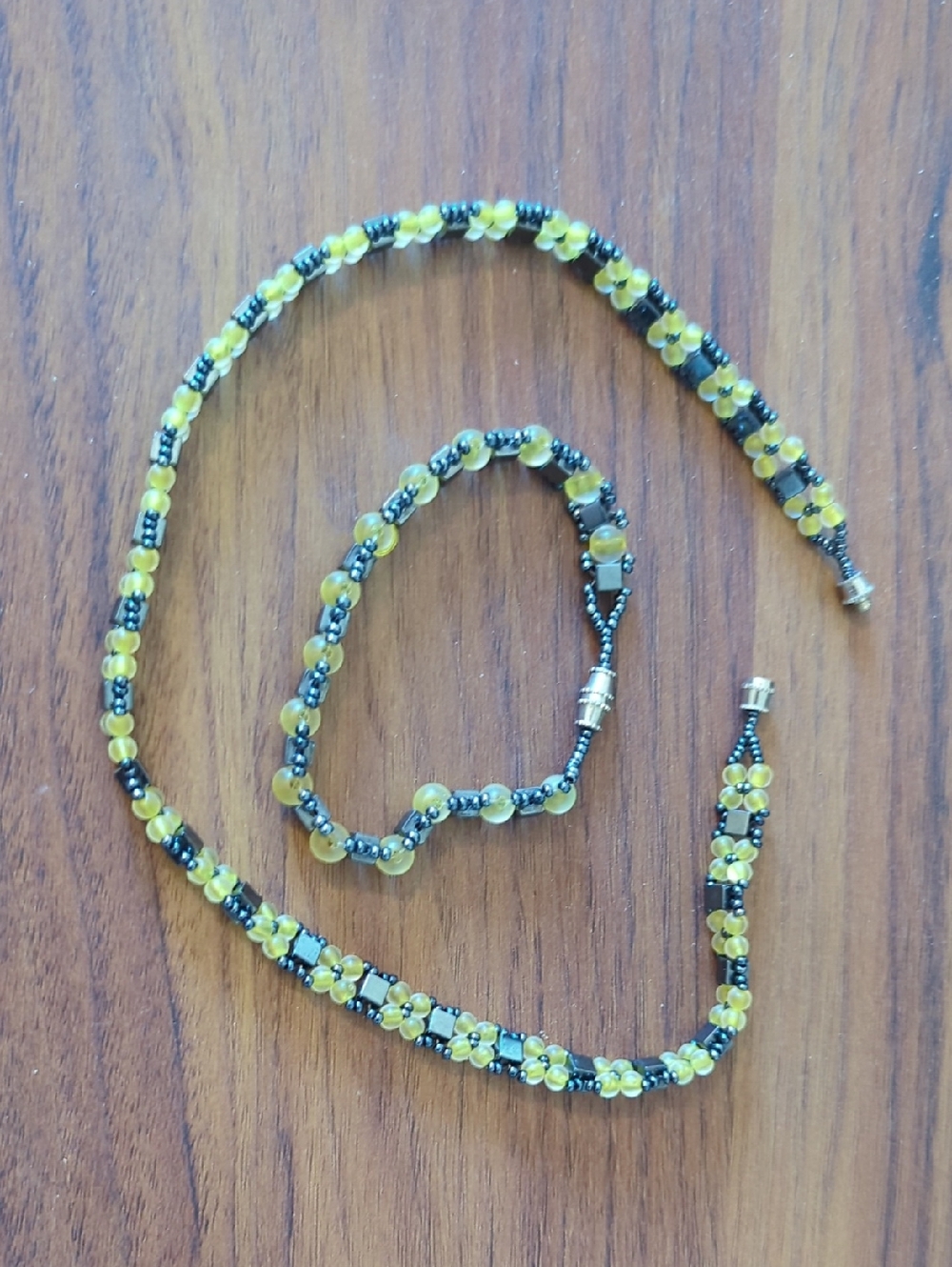 Delicate Yellow Beaded Women’s Necklace and Bracelet Set
